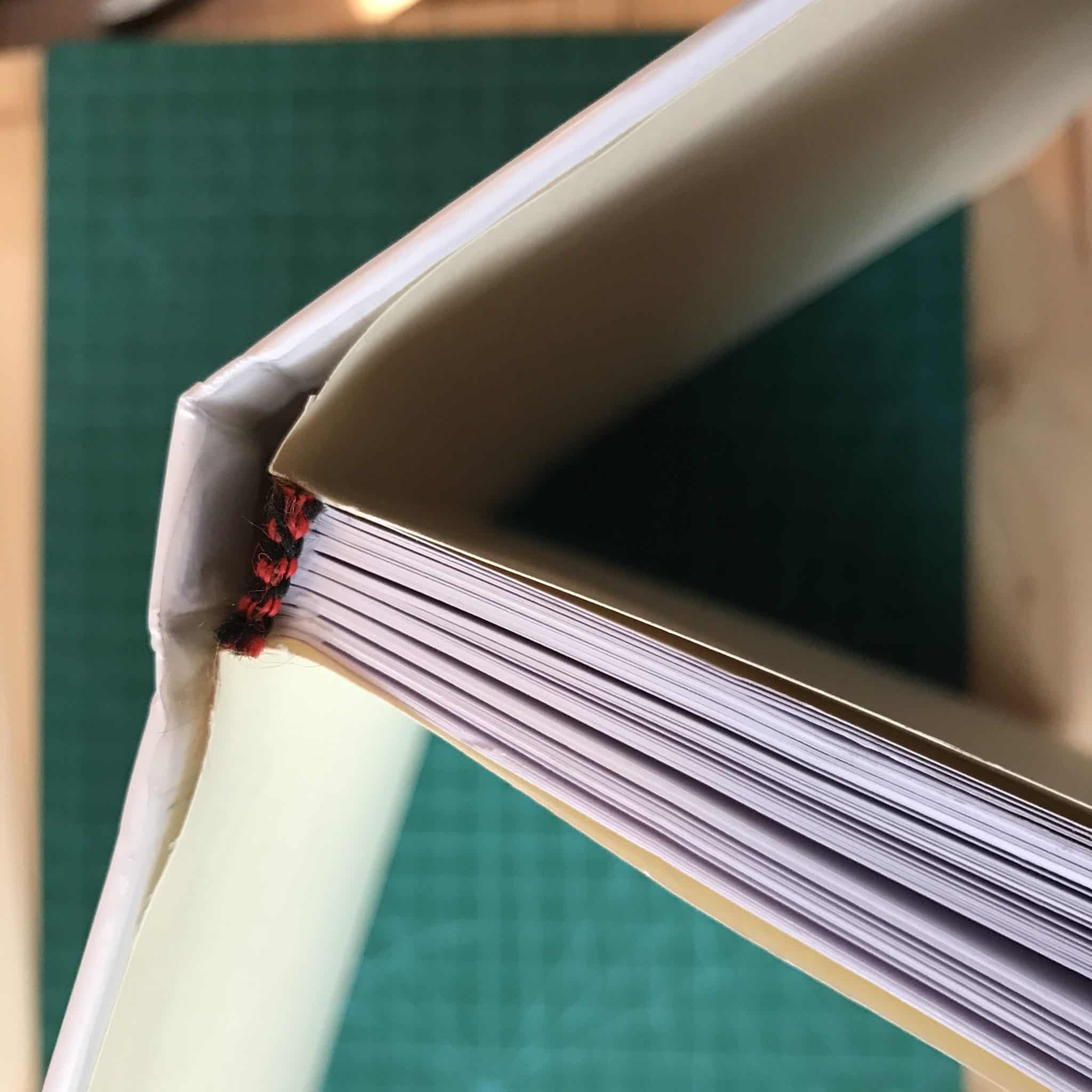 Livre broché vs livre relié quelles différences blogtelemarketing.fr