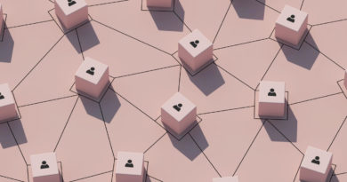 Une vue en plongée d'un réseau interconnecté composé de petits cubes rose pâle reliés par des lignes noires